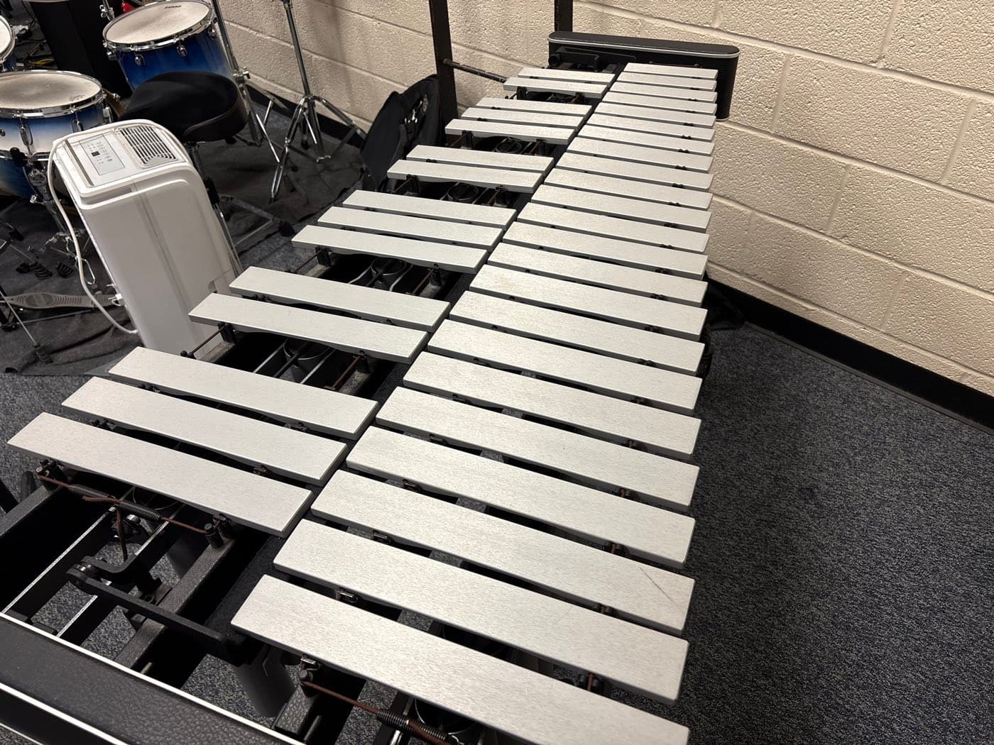 The same Adams vibraphone with bars cleaned